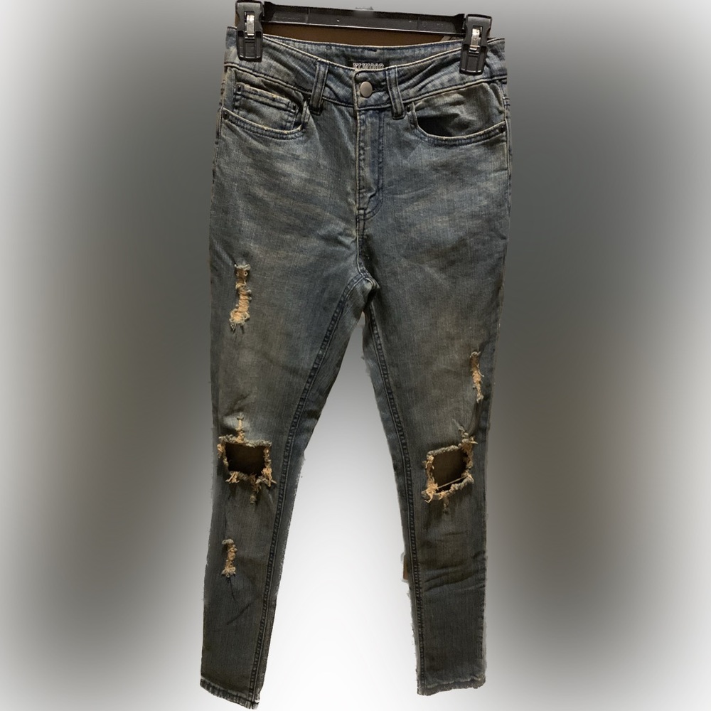 Distressed Skinny Jeans size 26W 3-4 Juniors NWT